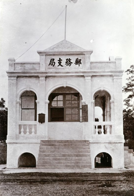 SOAS_SpecColl's tweet photo. Chinese post office at Nanning photographed early C20th by Reginald Follett Codrington Hedgeland, officer in the Chinese Maritime Customs Service. #EYAArchitecture https://t.co/SarxWPZWT9 https://t.co/IsbU9OgHrH