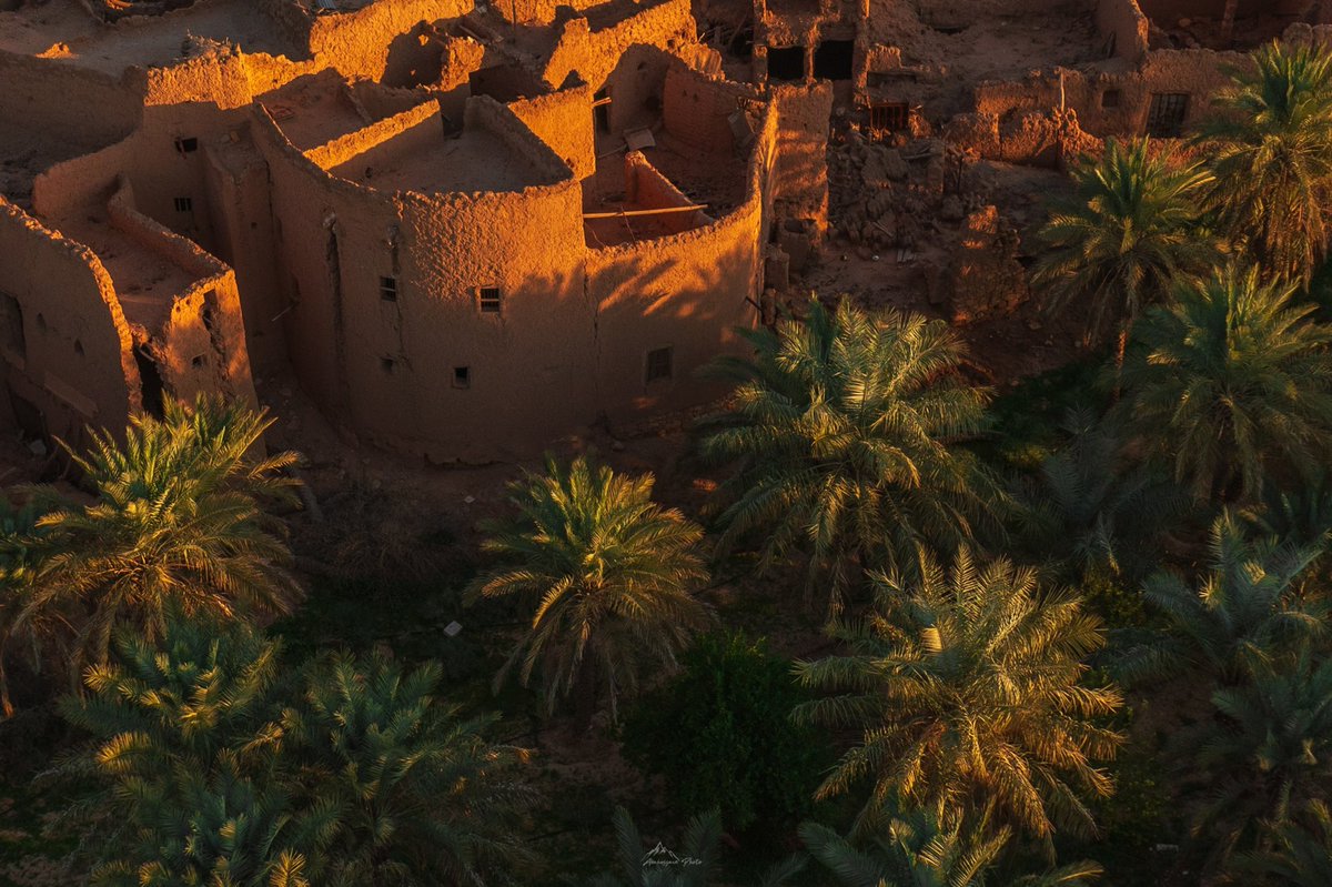 AbahussainPhoto's tweet photo. "معنى أن يُكرم الإنسان نفسه، أن يختار لها ما يليق بها من كل شيء

من الرفقة أطيبها..
ومن العمل ما ترتضي..
ومن الحب أرقاه..
ومن العطاء ما تستطيع..
ومن المنع ما لا تأسف عليه..

من يُكرم نَفسه يعزّ عليه أن يمضي بها في سبيل لا ينتمي لها"

#اشيقر
#قرية_اشيقر_التراثية
#السعودية_خط_احمر https://t.co/NcNrgP7qcs