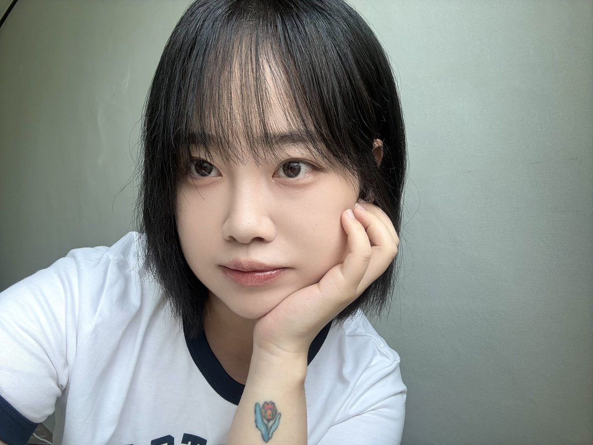 nabeereel's tweet photo. 최근에 한 메콥인데,, 은은한 메컵에 렌즈가 넘무 찰떡이라 맘에 들었다네요 •••💛

렌블링 올로뷰 피넛 초코 https://t.co/kB0016tqOF