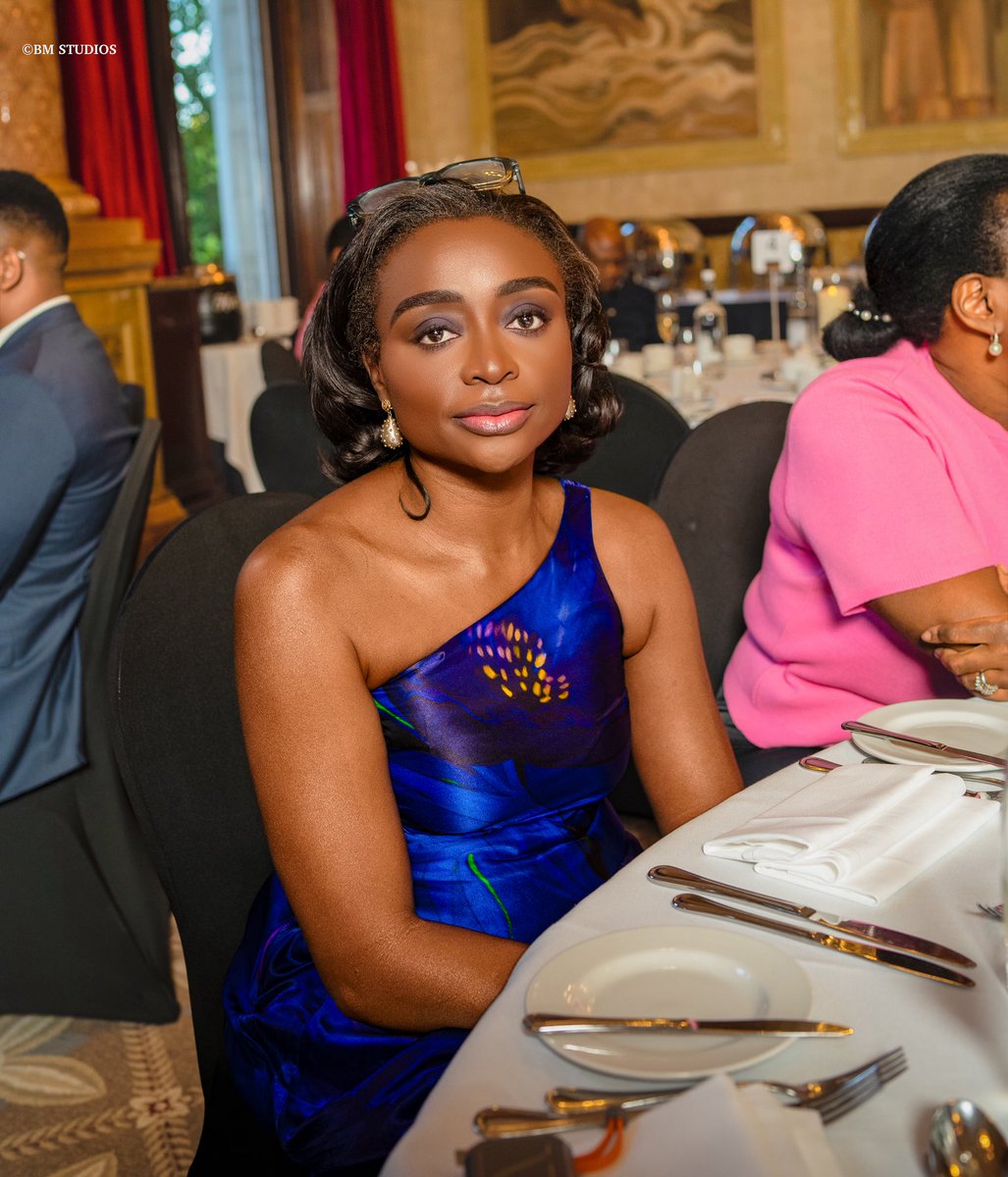 blossommartins's tweet photo. My name is Blossom Martins 
I AM A LONDON PHOTOGRAPHER 
#londonphotographer #Londonvideographer 
@b_mstudios https://t.co/3400X4uskg