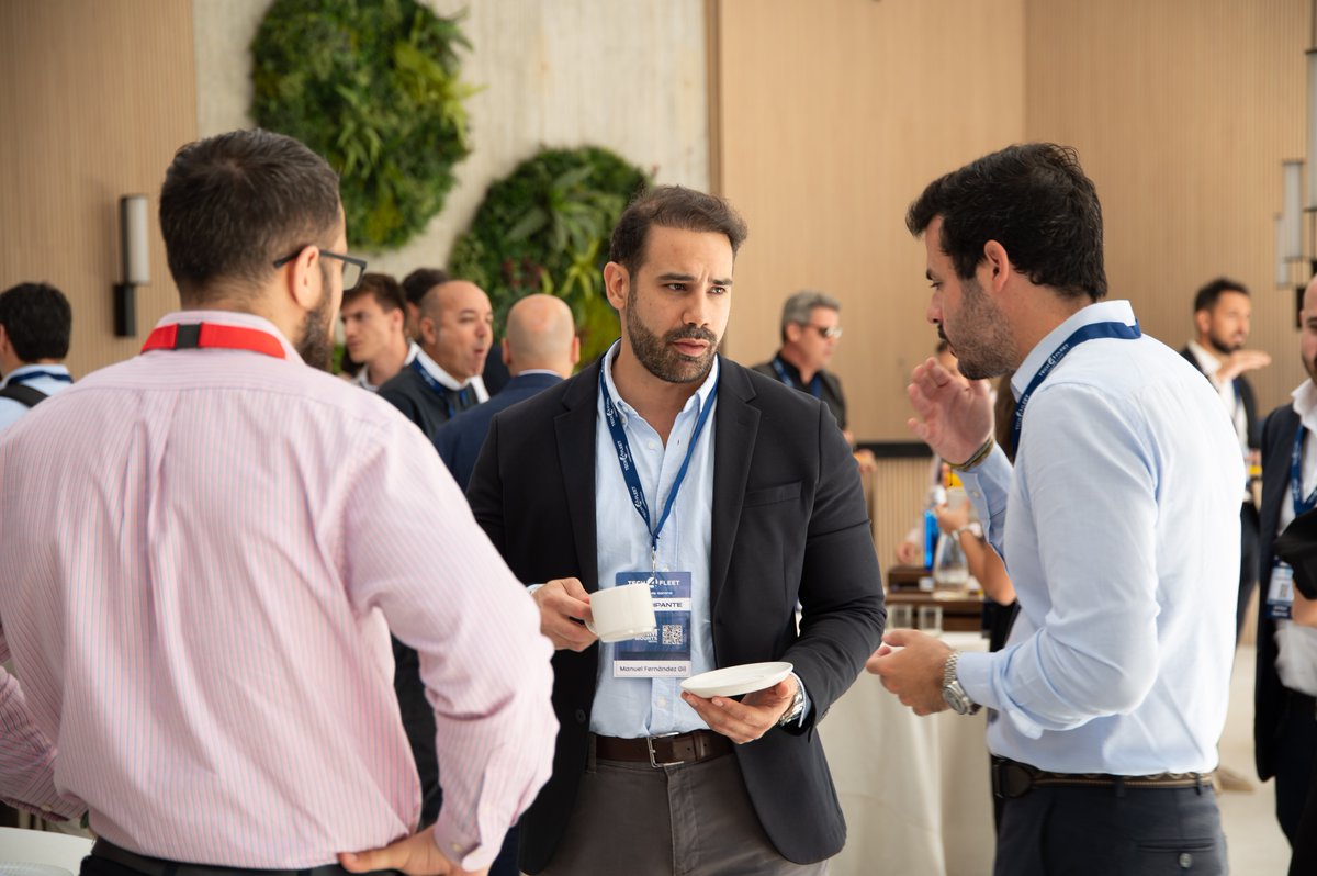tech4fleet's tweet photo. Una fotografía es un recuerdo. Captura un instante: un saludo, una sonrisa, un grupo de personas.

Un contacto profesional, en cambio, puede dar lugar a una llamada semanas después, a una reunión, a una colaboración entre empresas...

Esa ha sido siempre la idea de Tech4Fleet😎 https://t.co/JpZnxg6FFP