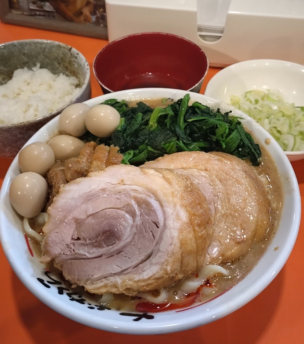 hippoton3's tweet photo. ちばから市原本店@市原市
ちばから夜の部に😊
《野菜抜き》
ミニラーメン
節券
豚券
白飯
生卵【現金】
うっちゃん【現金】
ネギ【現金】
レン草【現金】
本日はホロトロな豚✨
ちばからめちゃくちゃうめぇー😭
ご馳走様でした。 https://t.co/mO4sBK7Qhx