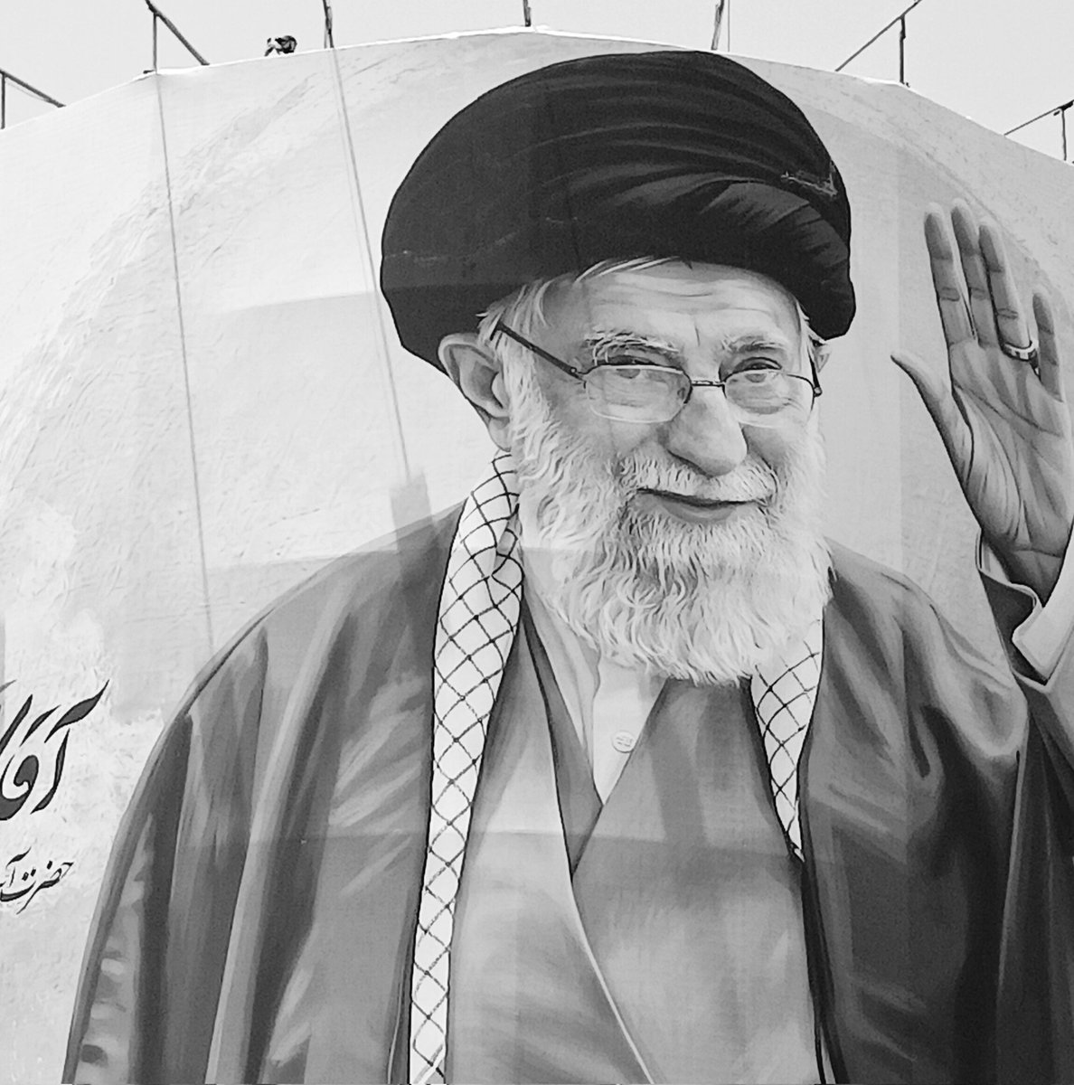 sares63's tweet photo. آی اونایی که امسال رفتید، 
یادتون نره به نیت آقای شهیدمونم قدم بردارید 💔
#یا_لثارات_الحسین 
#حريم_حسین https://t.co/G3Z0NKM0Wr