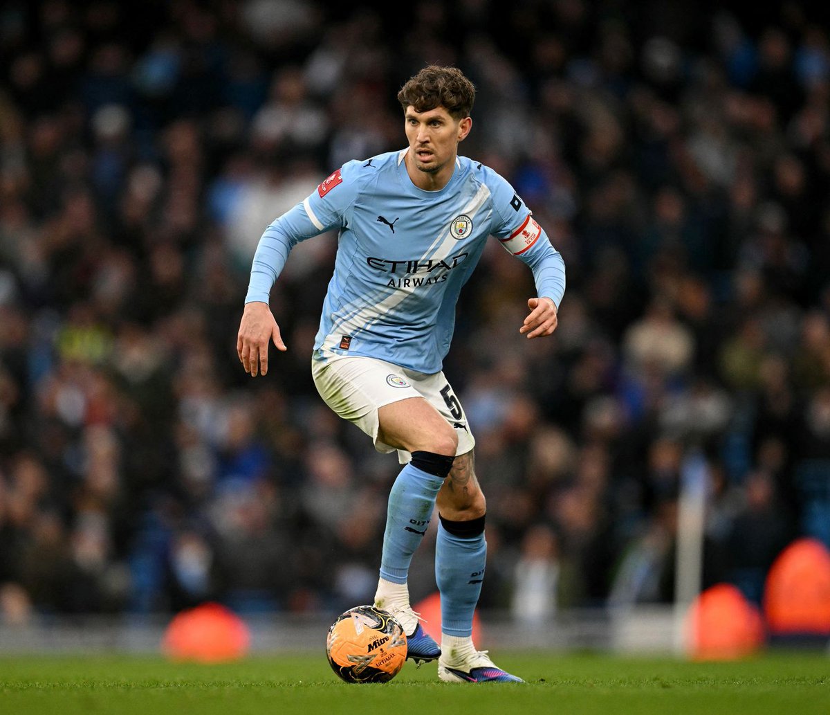 pundit_jay's tweet photo. English players get insane overhype but i feel Stones dint get enough &amp; if any1 should of, its him. They give it to guys like Rice. e.g Both played UCL finals, Stones looked like a Rolls Royce &amp; Rice looked like Cattermole

Continental baller Stones, never appreciated enough imo https://t.co/DjUrmwWpSA