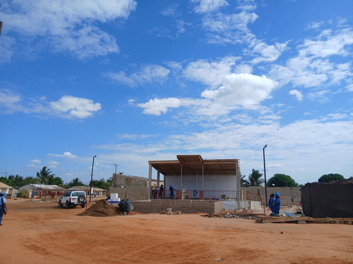 ALPSResilience's tweet photo. 🏗️ It has begun in Pemba! 

Alps Resilience and @IOM have started building the Muxara Public Space — a future place for families to come together and for children to play. 

#AlpsResilience #IOM #Pemba #Mozambique https://t.co/0rn5h8K0tX