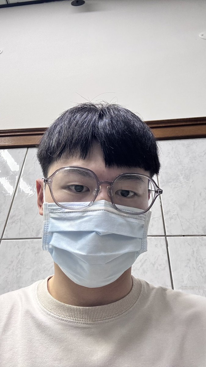 wulaus2's tweet photo. @liouliouhuati_ 在診所了 https://t.co/tQxeJWlma0