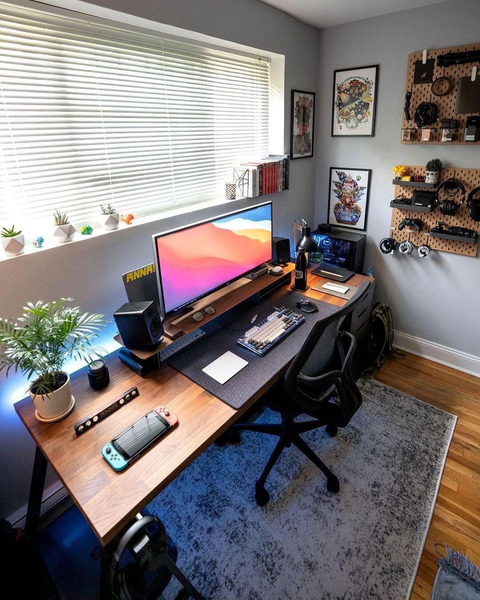 KristinLei23341's tweet photo. Transforming my desk into a cozy and productive space—small plants, a cute lamp, and all my essentials within arm’s reach  No more messy workdays! https://t.co/jp4oNdEyP5