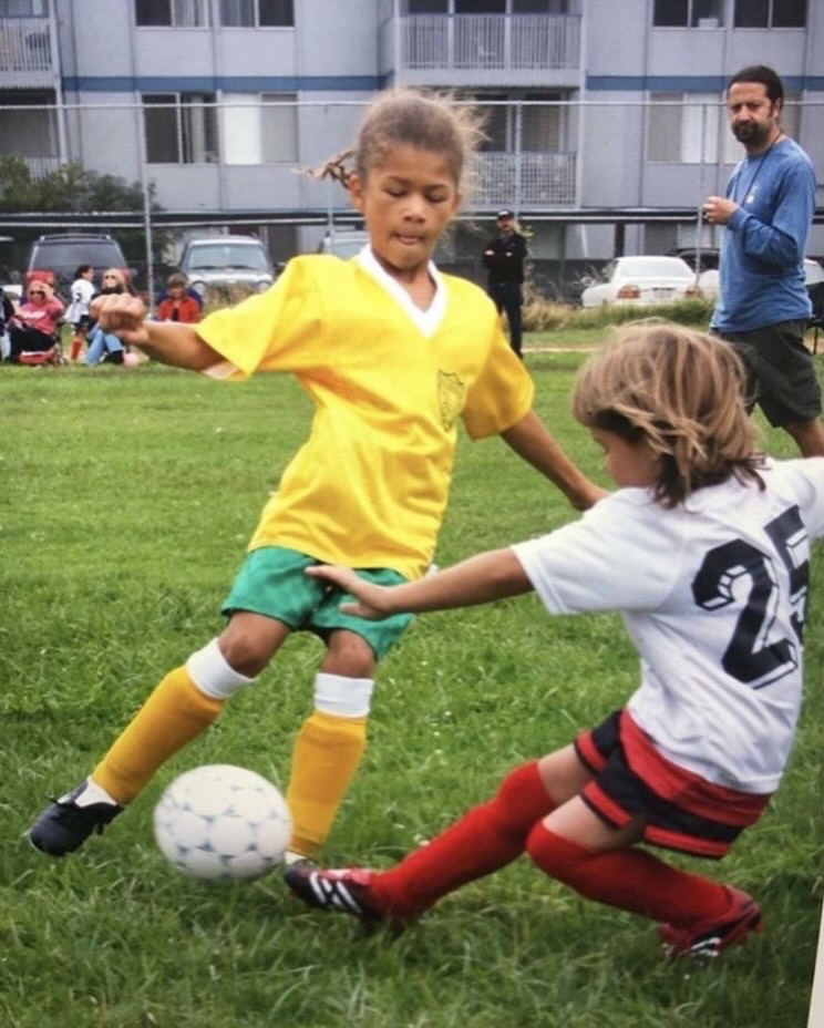AcervoCharts's tweet photo. Antes de virar atriz, Zendaya teve aulas de futebol quando era criança. https://t.co/cDzLol3VhR