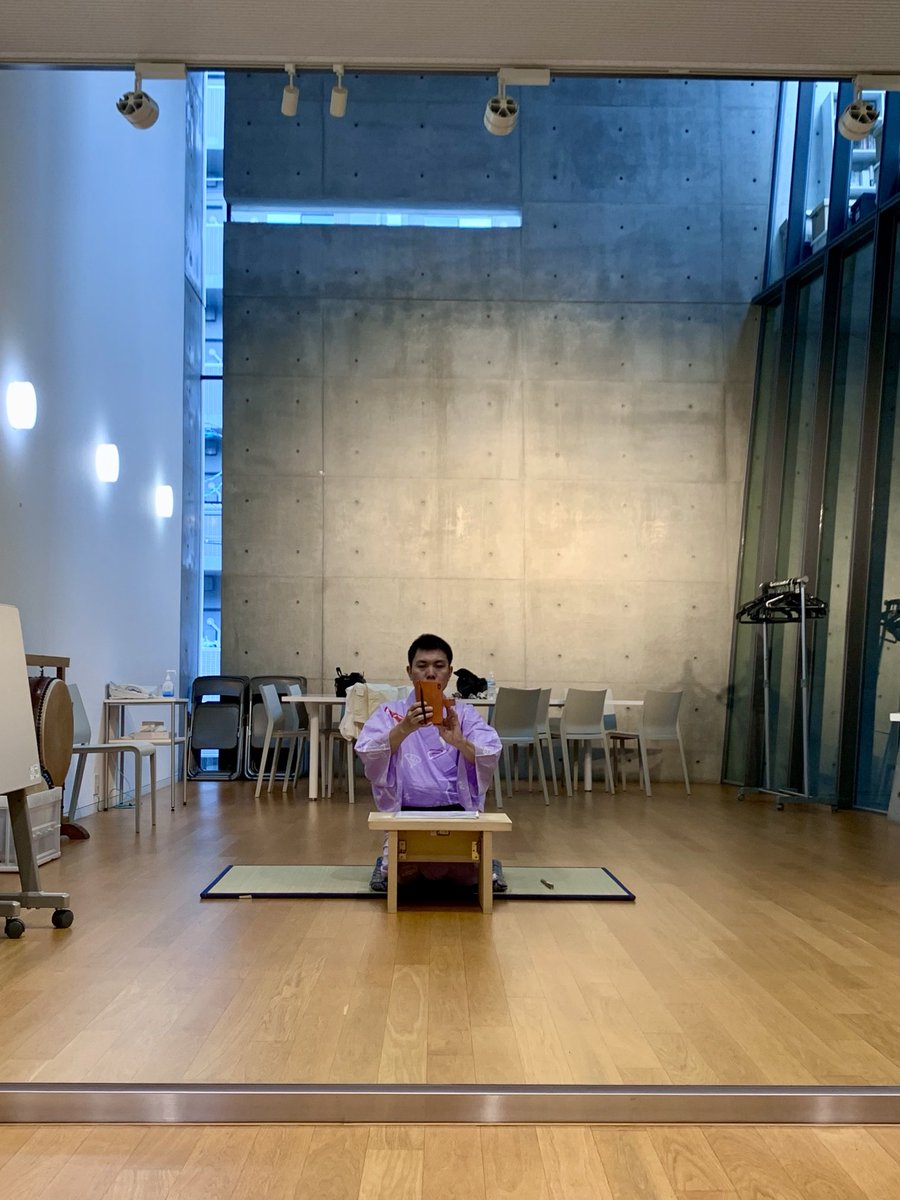 shosuke123's tweet photo. 上方落語協会二階の稽古場で稽古でした。 https://t.co/LxwtYdJmIf