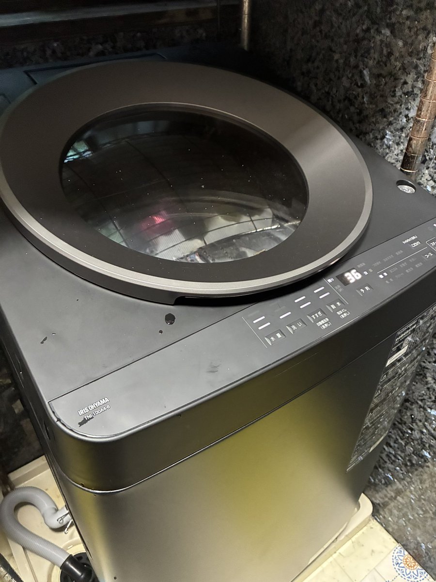 Sabukurikinton's tweet photo. アイリスオーヤマ10kg
ブラックにして見ました
デッカイです
しかもAmazon🤣
搬入も取り付けも家族総出
ジャブジャブ洗う力強さ
ストレスも減りました🤣 https://t.co/9RSTxY6ngj