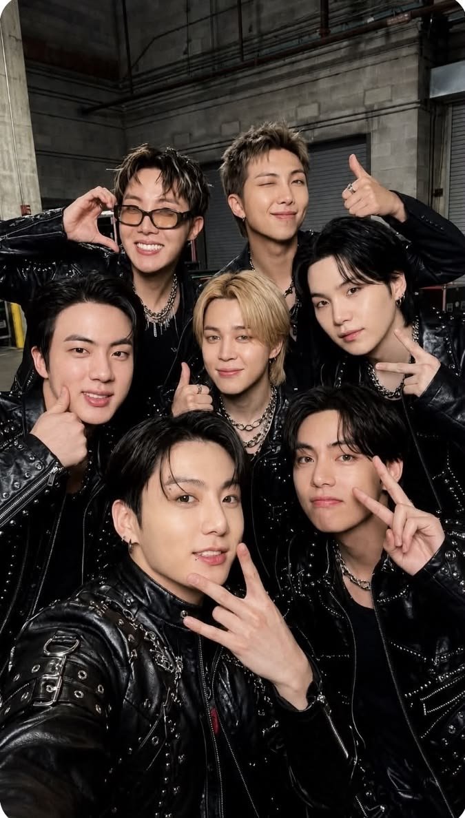 prplSnakeMafia's tweet photo. Fierissima dei nostri ragazzi!
#WeStandWithBTS  
#WE_PURPLE_YOU_BTS  
#Proud_of_BTS https://t.co/Wwwmie0DnV