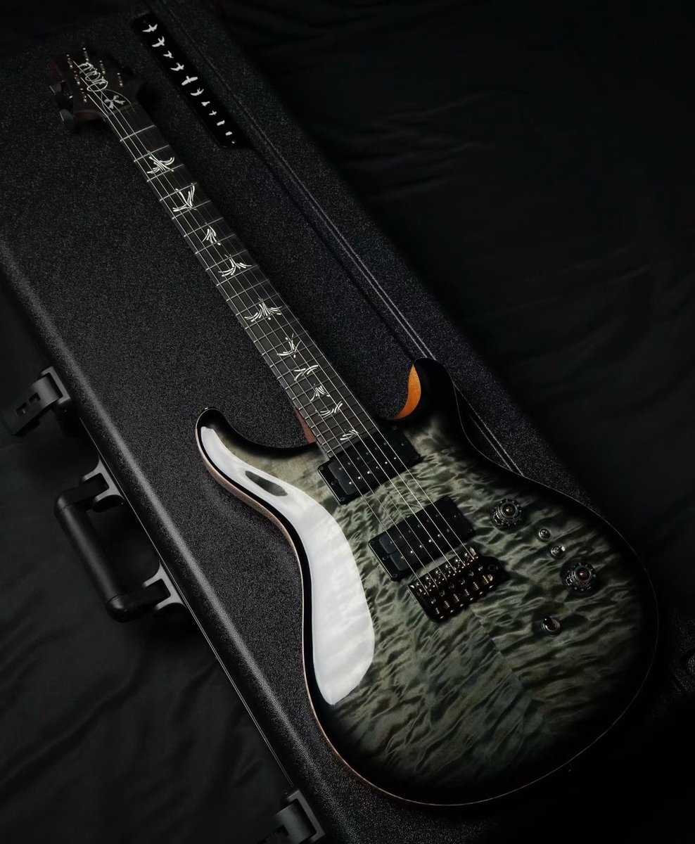 RachanunFanbase's tweet photo. A heartfelt thank you for the incredibly special birthday gift for N’Film from @keexd07  KeeKee It’s the electric guitar — 
The PRS Custom 24-08 10 Top Artist Limited Edition 200 🎸
 @filmracha #filmracha
 #filmrachanun #fujifilmracha 

Thank you for your support and for all the effort you put into preparing such a wonderful gift, despite how challenging it must have been. We truly appreciate your thoughtfulness, generosity, and the love you have shown to N’Film nakubbb❤️‍🩹🦋🙇🏻‍♀️✨