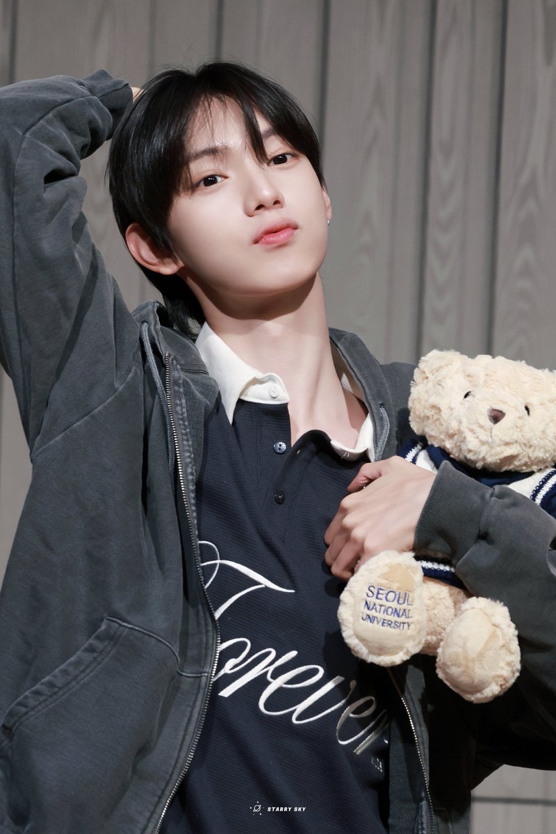 StarrySky_liyu's tweet photo. 260724 팬싸🐻

#최립우 #CHUEILIYU 
#립우 #崔立于 
#FLAREU #플레어유 https://t.co/dXNFRgA3uD