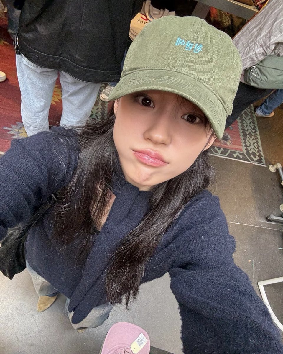 luvwoosannie's tweet photo. she absolutely knows how to 
take the perfect selcas 🤳⭐️ https://t.co/zjafuyXYdK