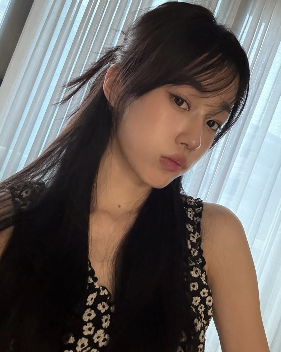 luvwoosannie's tweet photo. she absolutely knows how to 
take the perfect selcas 🤳⭐️ https://t.co/zjafuyXYdK