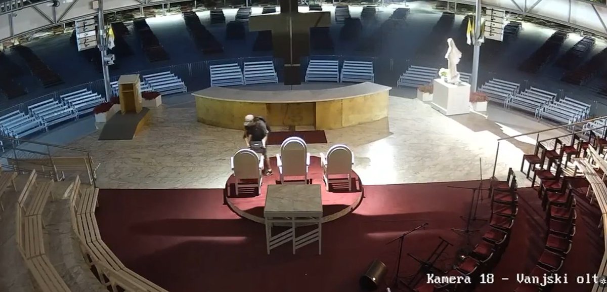 MojegoSwiata's tweet photo. Przed laty publicznie opowiadał o swojej wierze.
Teraz jest podejrzany o wandalizm w Medjugorie.
Co tam się stało?
Szczegóły 👉https://t.co/wuEtQi7THT
#medjugorie #wandalizm #polak https://t.co/MgufufOoyv