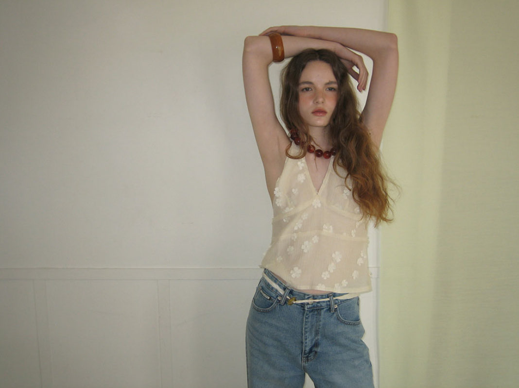 ArchiveofChloe's tweet photo. * 하단 링크 통해 구매 시 일정 수수료를 제공받습니다

📍 정보 : 어패럴아카이브 fem flower halter top (cream)
https://t.co/rreRwVuEXD https://t.co/fYYPuOZOx5