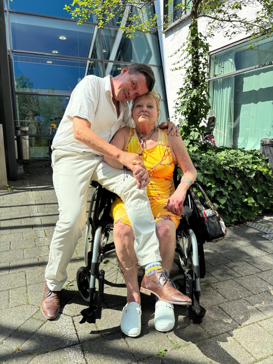 Christianeolga's tweet photo. Wir 2 AfD Mitglieder haben es getan und sind nun eine glückliche Familie Schönrock seit heute, dem 29.07.26 um 11.30 Uhr Frau und Mann... Eure Christiane und Michael 🥂✨ 💖👰🏼🧑🏻‍⚖️💐🍀🎼💋

Das Profil wird noch geändert... 🤩 https://t.co/QKftWzBXLv