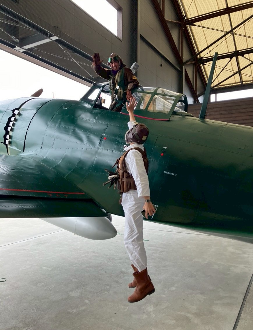 Hetzer226's tweet photo. 今回の旅で一番心に残ったのは、軍装ではなく、温かい人たちとの出会いでした
海軍航空服や装備を貸していただき、一緒に作業や食事をし、紫電改を動かす貴重な時間を共有できました。さらに菅野さんから素敵な作品までいただき、本当に感謝しています
また皆さんにお会いできる日を楽しみにしています https://t.co/gkHOUhBjcU