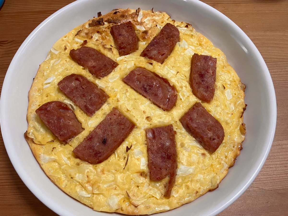 kenchilyan's tweet photo. オーブンでほったらかし調理に凝ってる私。
お好み焼きもオーブンで焼いたらひっくり返す手間も要らず簡単じゃね？と思いやってみた。
キャベツ入りケークサレができました。
フライパンで焼くより美味いな。 https://t.co/zZU1lIRTHv