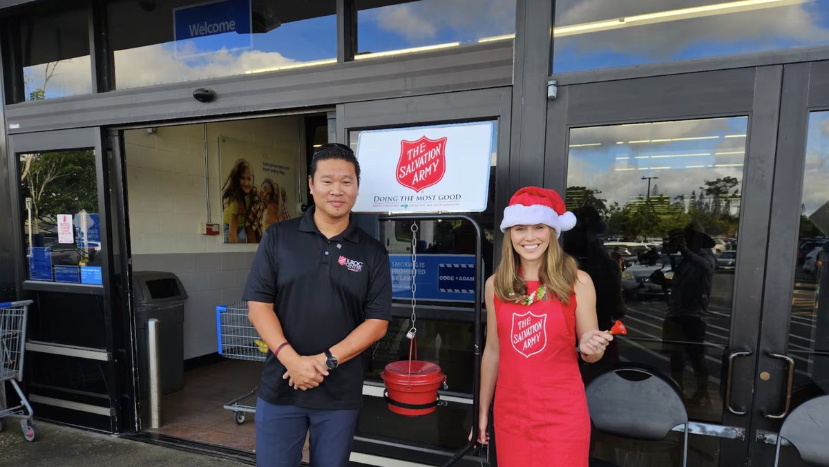 SalvationArmyUS's tweet photo. This year, we celebrated Christmas in July! Officers, employees and volunteers rang the bells outside @Walmart locations across the country, raising funds to support their neighbors in need. Thank you to everyone who rang, gave, and to Walmart for supporting this initiative.  

#RedKettles #ChristmasinJuly #GivewithJoy
