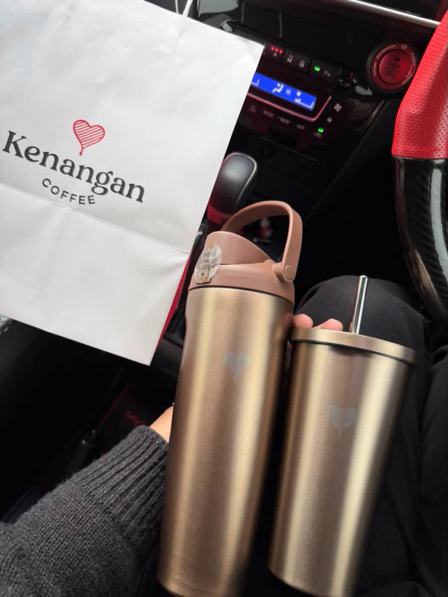 cozydewdrop's tweet photo. EH SUMPAAAHH BARU TAU KALO TUMBLR KOPKEN ADA YANG SE MEWAH INI LOOKSNYA?? https://t.co/yC0xaAuOYm