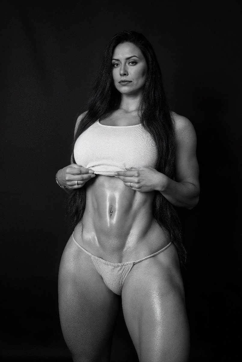 PhoenixWilde's tweet photo. debate: women with abs, yes or no? https://t.co/oy1wblJr2c