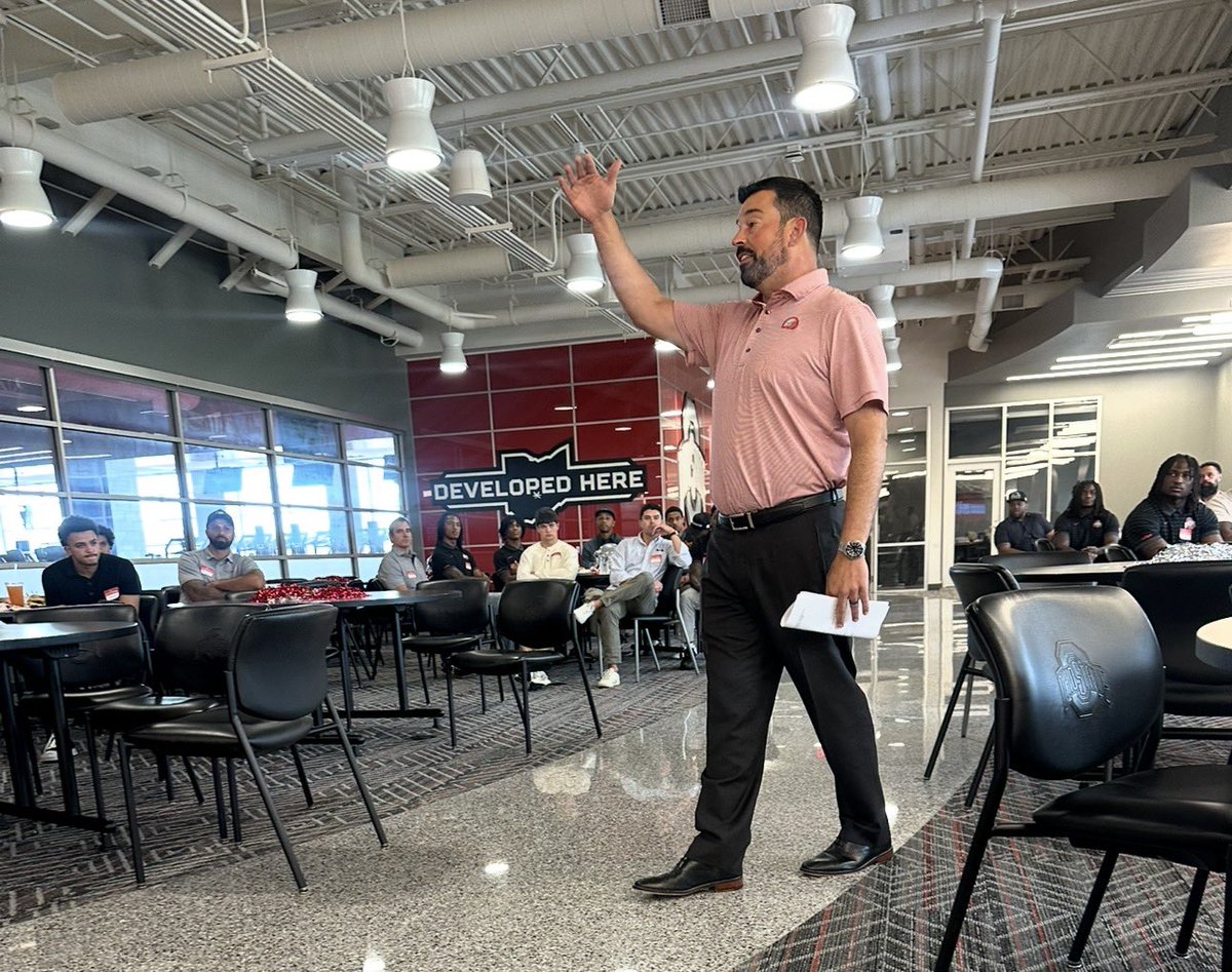 MekkaDonMusic's tweet photo. I love this Buckeye Legends mentorship program started by @OhioStateFB ! Bringing back former players to mentor current Buckeyes. I’m grateful to have been invited to do this. Shout out to @ryandaytime Monica Johnson and CJ Barnett for a great initiative. As always, Go Bucks! https://t.co/bs06jIFIMp