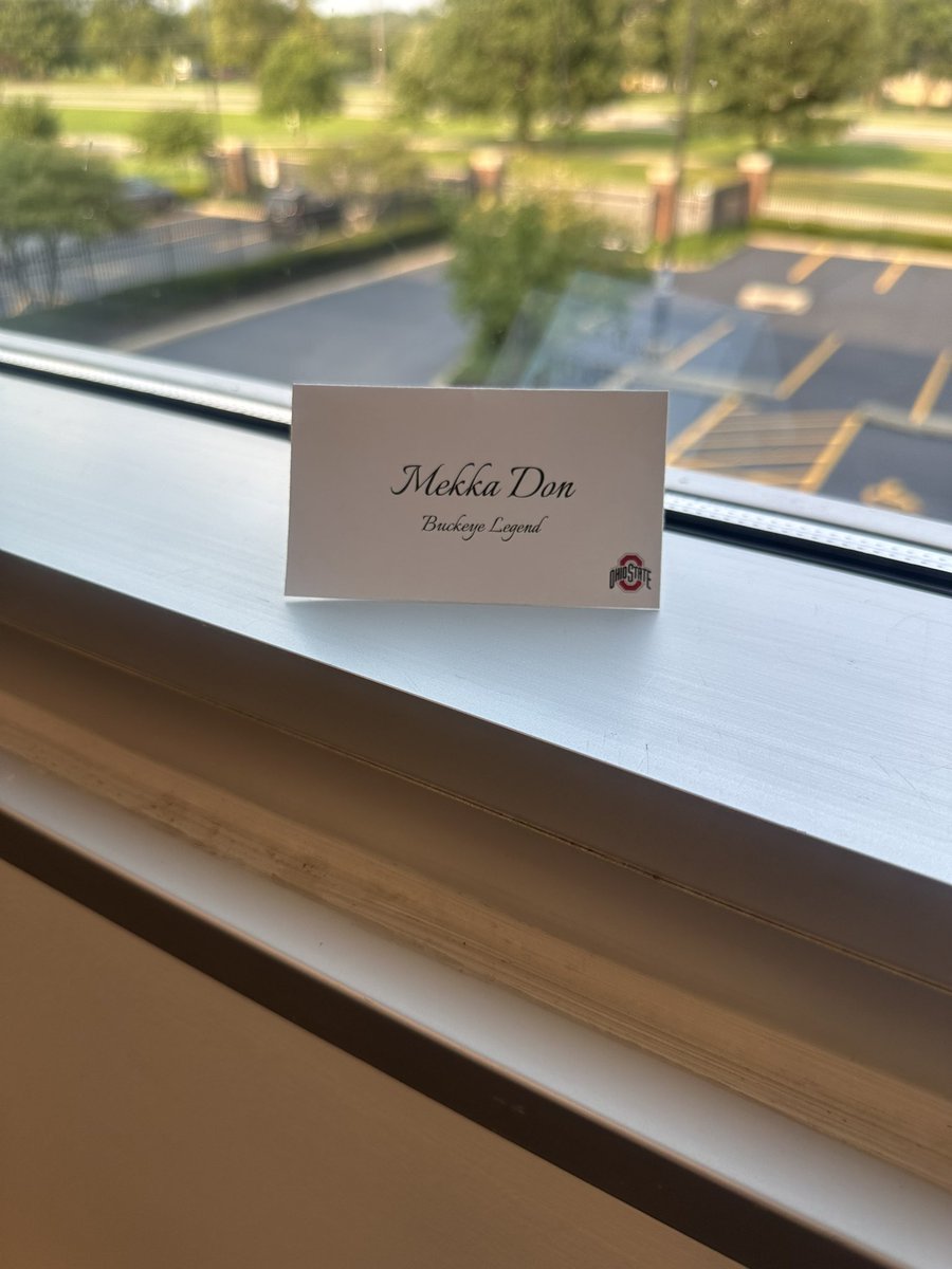 MekkaDonMusic's tweet photo. I love this Buckeye Legends mentorship program started by @OhioStateFB ! Bringing back former players to mentor current Buckeyes. I’m grateful to have been invited to do this. Shout out to @ryandaytime Monica Johnson and CJ Barnett for a great initiative. As always, Go Bucks! https://t.co/bs06jIFIMp