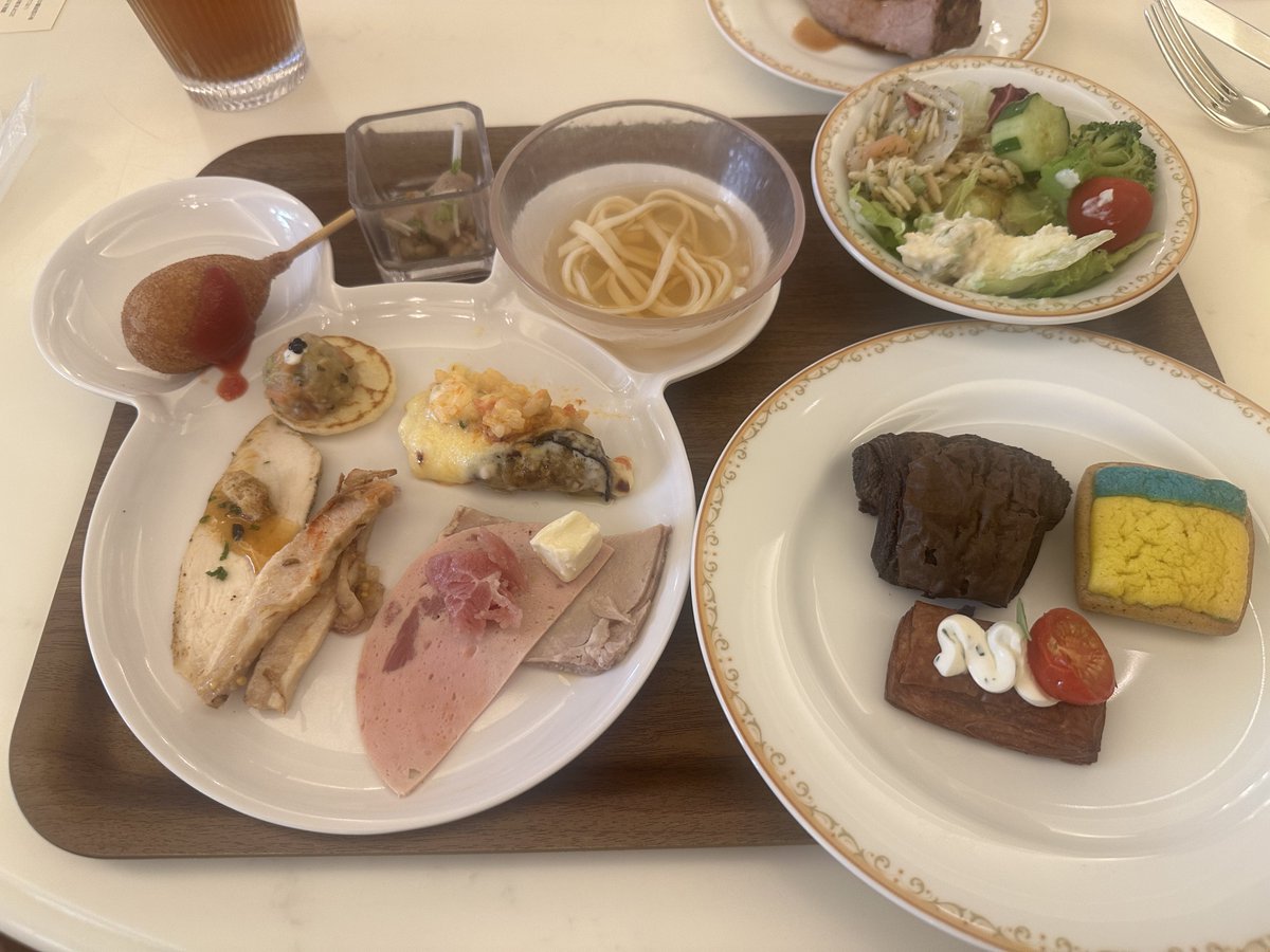 yu30mm's tweet photo. 2年ぶりくらいにシャーウッドへ🍽´-
たくさん食べてお腹いっぱい😋
友達に選んで貰ってランダムヘアゴム買ったら欲しかったトレミニとミニスタ出た🥰
今日はインせずの舞浜だったけど、たくさんお喋りして楽しかったぁ✦.*
1日ありがとう♡♡ https://t.co/b5e4okJKdk