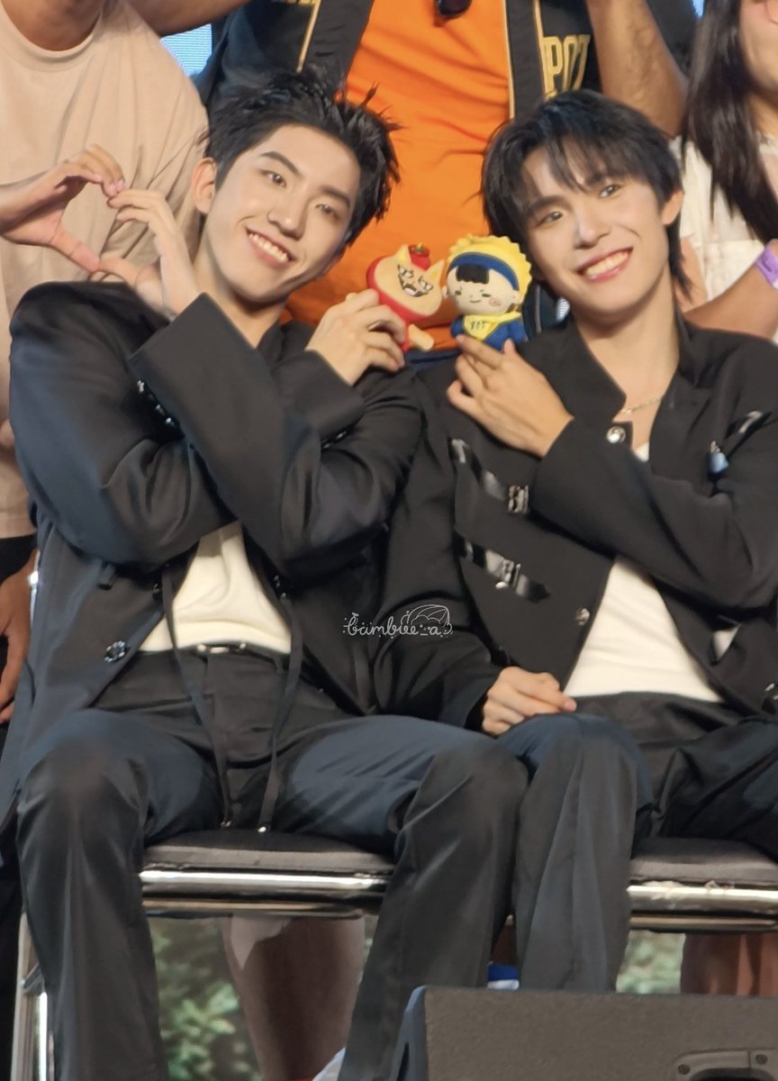 KenPaulBrasil's tweet photo. ALÔ @GMMTV LIBERA O MAFOX E O JUMMO AI

TONSOM FINAL FAN MEETING
#WhenOrangesFallFinalEP #KenPaul https://t.co/U6CULXp1Ku