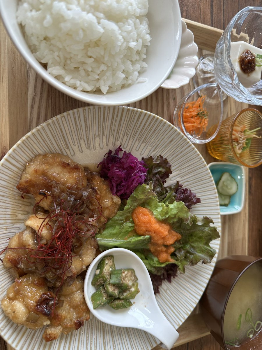 EKA3_'s tweet photo. 岡山市にある、四毒抜きのなまけもの食堂へ行ってきました。
メニューはハンバーグと、油淋鶏とその日の気まぐれ定食(基本は魚料理？)だけですが、全部四毒抜きで安心して美味しくいただきました。
来月は油淋鶏が別メニューに変わるそうです。 https://t.co/GyA6Ym8YkR