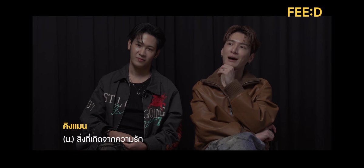 peraya_official's tweet photo. 🐢คิงแมน คือเหมือนเรามีพ่อแม่ที่รักกันมากๆ แล้วก็มีน้องออกมา คือเราวาดเขาขึ้นมา แต่ก็ไม่ได้คิดไว้ว่าเขาจะกลายเป็นคนขึ้นมา คิดว่าเขาจะเป็นแบบ merch แต่พอเขามีชีวิต มันก็ทำให้เรารู้ว่า เราเป็นพ่อแม่แบบแคร์เขานะ เขาอยู่ในสายตาเสมอ แต่คงแบบพ่อแม่คลั่งรักไปเที่ยว  ฝากอากงอาม่าเลี้ยง 

🦁 ผมเนี่ยไม่เคยแบบเลี้ยงเด็กเลย พอมีคิงแมนบางทีผมก็ทำตัวไม่ถูก ไม่รู้จะยังไง แล้วคริสสิงก็ไม่ค่อยเล่นโซเชี่ยล ก็เลยแบบฝากย่ายายเลี้ยงน่าจะดีกว่าพวกผมเลี้ยงเอง 

#FEEDxคริสสิงโต
#KristSingto #คริสสิงโต
#SOTUS10thYearConcert

โถ หลานย่ายยยยย