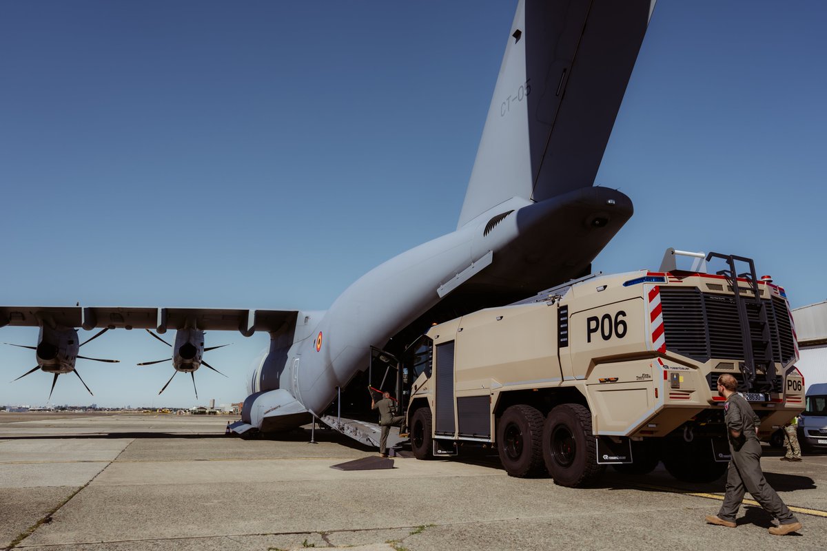 BeAirForce's tweet photo. ✈️Responding together. Belgian Air Force firefighters and their Panther vehicle are deploying to 🇫🇷 aboard a 🇧🇪🇱🇺 A400M to support wildfire response efforts. https://t.co/bGlDsLMTFl