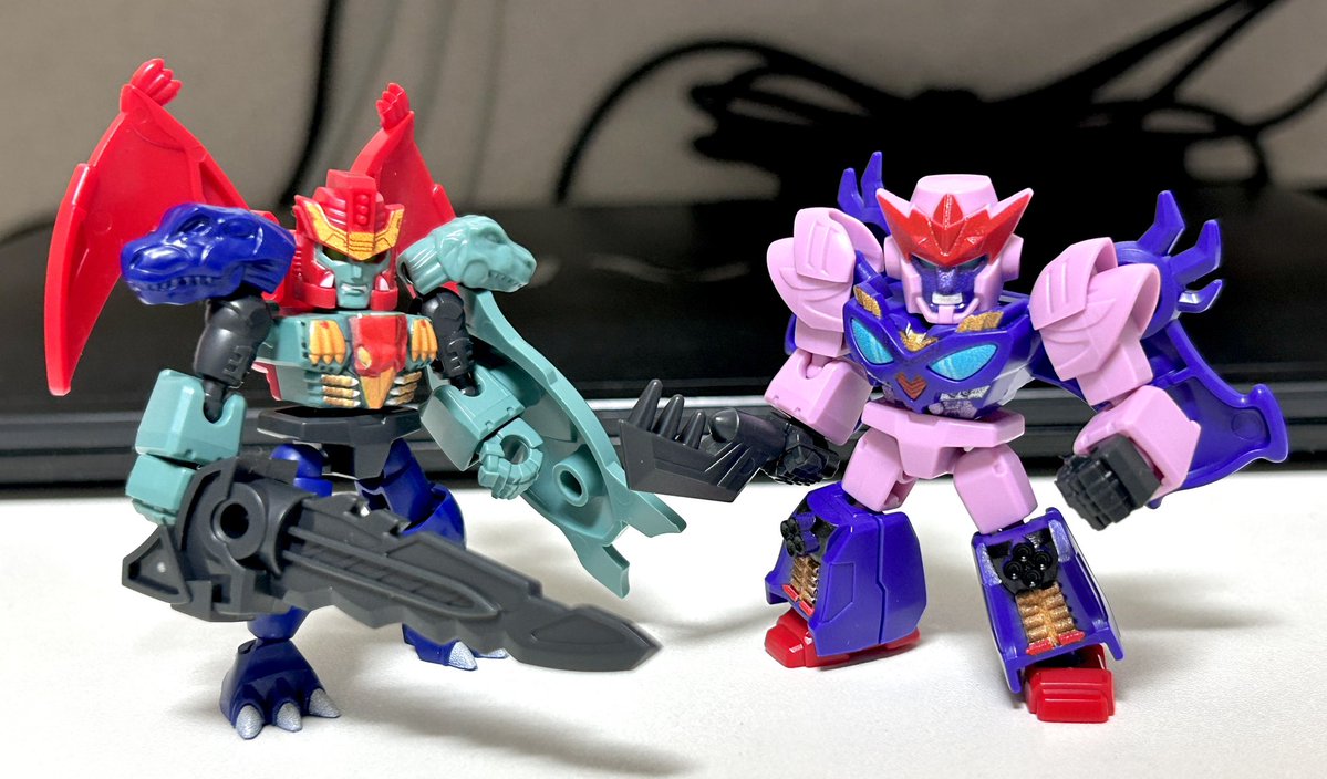 _blackburn_'s tweet photo. ガルバトロン(BWII)&amp;マグマトロン
ライオ&amp;ビッグに合わせて和製ビースト破壊大帝も両方ラインナップという気の利きかたが素晴らしい。
マグマトロンの頭の翼は背中際に付いていて、首を回す時の邪魔にならないというのがよく出来てます。
#ブロッキーズ
#トランスフォーマー https://t.co/g2cB0qtTIY