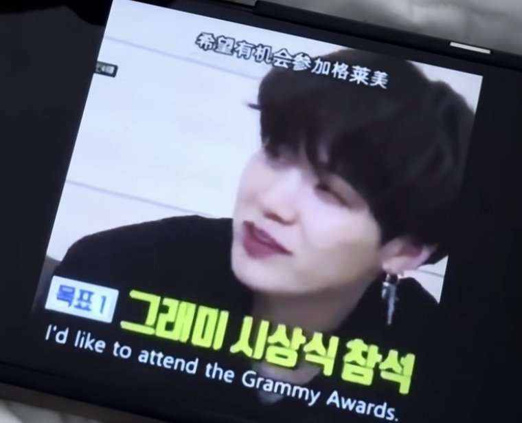laPURUN's tweet photo. Él como compositor, letrista, productor y artista, había soñado con ese premio.
Ahora conoce de primera mano la porquería que es.

El Min Yoongi de hace 8 años tal vez se sienta triste. el Min Yoongi de hoy defiende su arte y lo que ama hacer con cada una de sus celulas. https://t.co/7XJirOoTQv