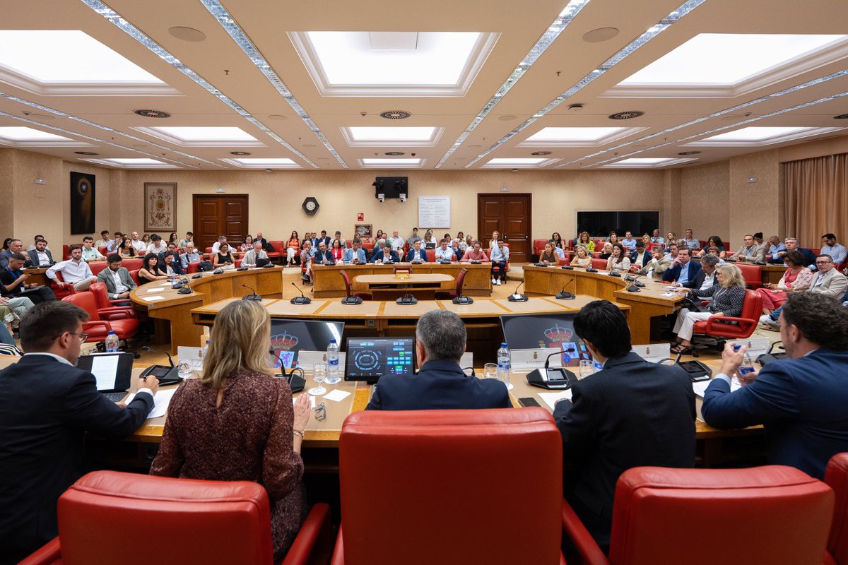 JimenaLPGC's tweet photo. 💬 En las Jornadas Parlamentarias del PP analizamos los grandes retos de España: vivienda, infraestructuras e inmigración.

🏠 Necesitamos reconstruir todo lo que el gobierno de Sánchez ha dinamitado. 

💙 Seguimos aportando soluciones y defendiendo a los canarios. https://t.co/uFFToqDmex