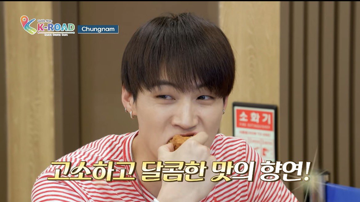 K_mhswr's tweet photo. Jaebeom explaining the history of places, eating delicious food, and just traveling! Can Jaebeom do more of travel show please~💚

@defjaybkr #JAYB #제이비 https://t.co/iqOQjUTTpy