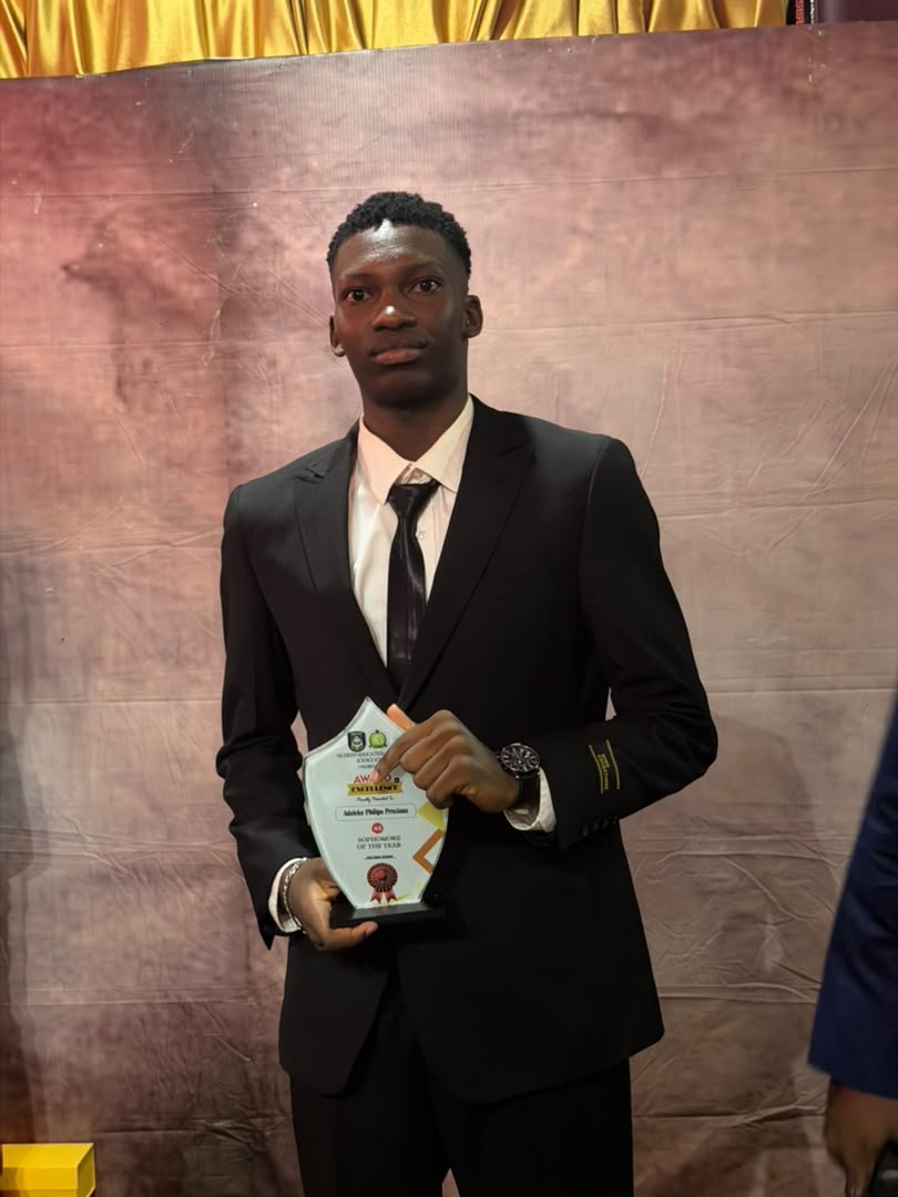 philexdaking's tweet photo. How I turned up up for NAPHSS dinner and award night. 
Themed: Grand nuit do baile🤵
#NAPHSS #UNILORIN #DINNERNIGHT #X https://t.co/KYdEmItWLF