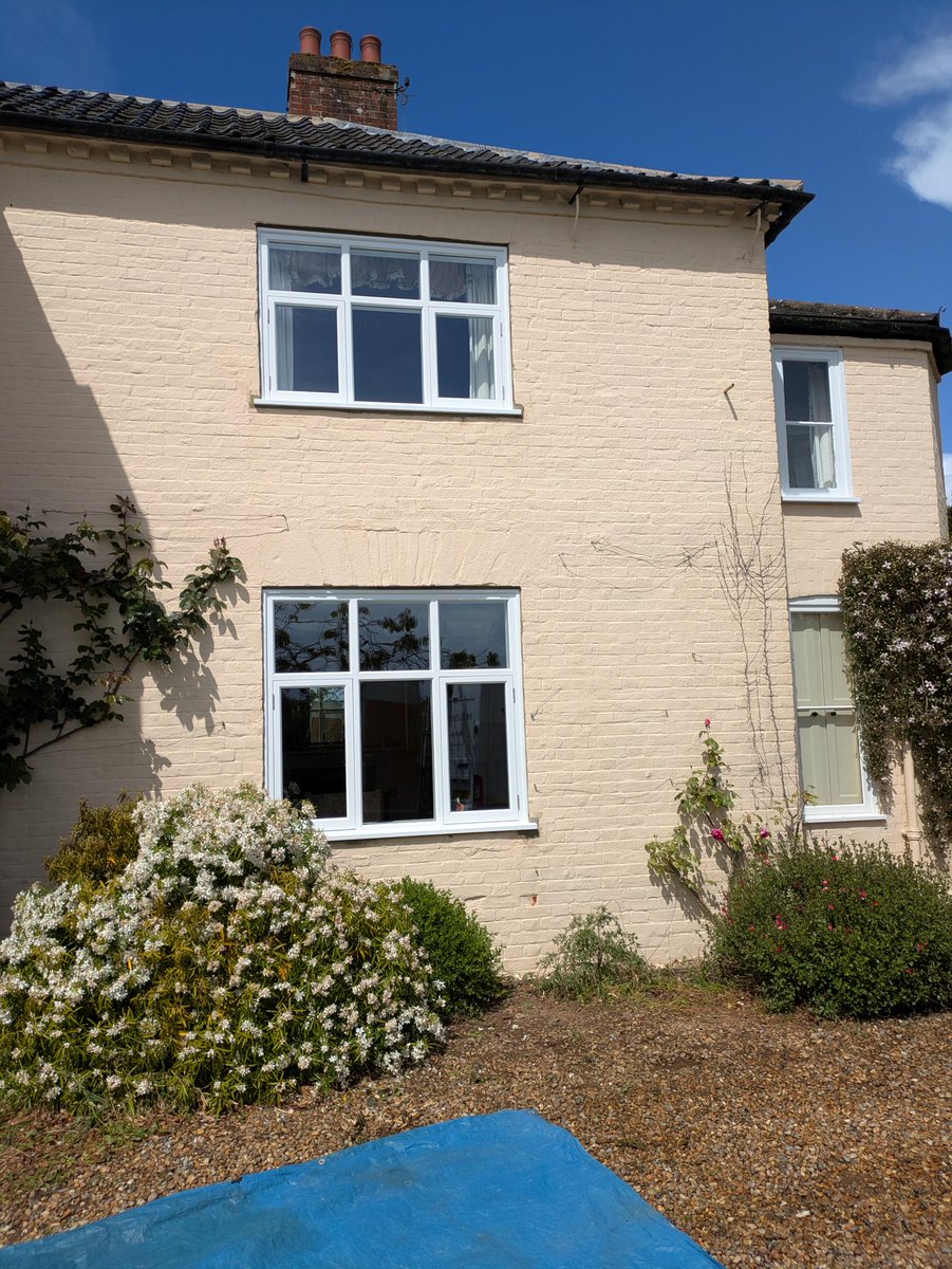 HarlestonJoiner's tweet photo. These 5x beautiful windows have recently been made and fitted by ourselves. 
Fitted to this Grade 2 listed property, the house will now benefit from draught sealed &amp; slimline double glazed Windows. 
Made in Hardwood to give great durability. 
😃 https://t.co/JQ715xpbhC