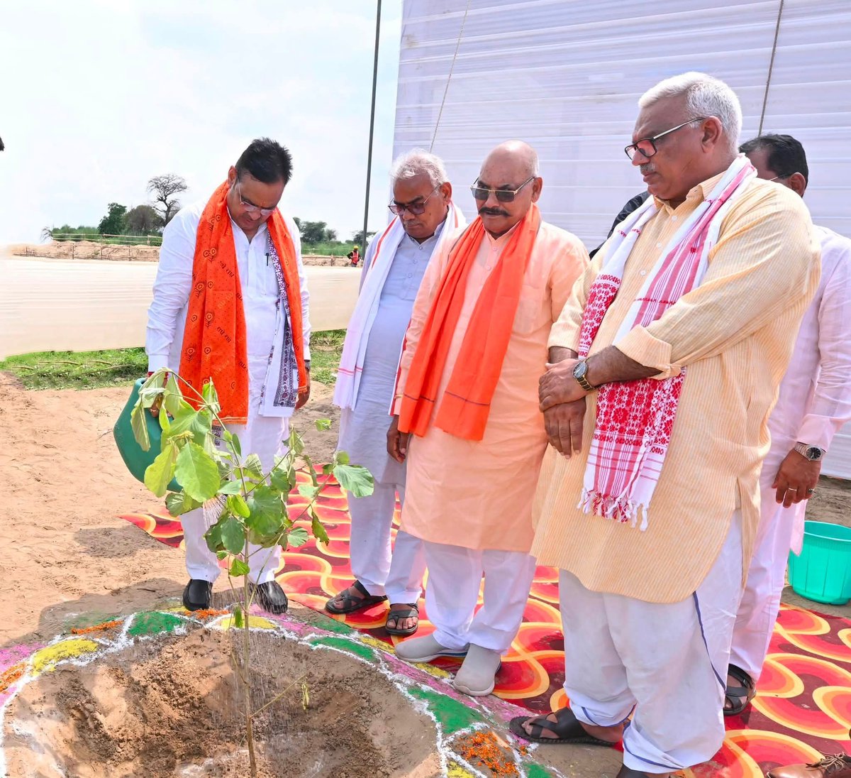 DmBharatpur's tweet photo. मुख्यमंत्री श्री @BhajanlalBjp ने #भरतपुर और #डीग को दी 1,186 करोड़ रुपये के शैक्षिक विकास कार्यों की सौगात*
*250 करोड़ रुपये की यूनिफॉर्म डीबीटी हस्तांतरित, 691 करोड़ रुपये के निर्माण कार्यों का लोकार्पण-शिलान्यास
'मिशन पढ़ो राजस्थान' का शुभारंभ,बालिका सैनिक स्कूल का भूमि पूजन । https://t.co/aq28p0pDYH
