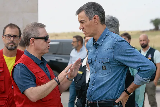 veintimillapie's tweet photo. Page arremete contra el indulto del Gobierno a Laura Borràs, condenada por corrupción: "Con la que nos está cayendo, ¿ganamos en credibilidad?" y reconoce que tiene "muchas dudas" sobre Zapatero y advierte que "ser militante no significa ser cómplice". https://t.co/yiSPtvpoww