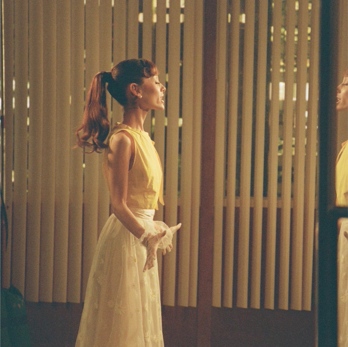 arianagrandebr's tweet photo. 🚨 Ariana Grande LINDA para o clipe de “petal”. https://t.co/bPrbZwaEpW