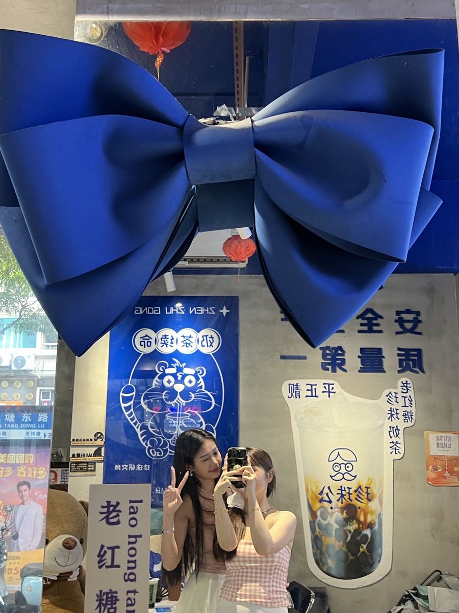 BernardXen42717's tweet photo. My intern accidentally sent a "brb, grabbing boba" note to our entire team meeting thread instead of his group chat—we all replied with boba order requests. https://t.co/ODXaPLqIf8