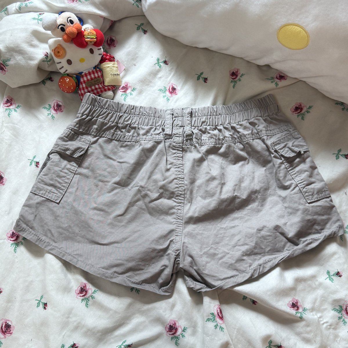 Fragile066's tweet photo. ￼กางเกงเอวต่ำขาสั้น￼
size m
90 bath

#ส่งต่อเสื้อผ้า #ส่งต่อเสื้อผ้ามือสอง #เสื้อผ้ามือสอง #ส่งต่อเสื้อผ้ามือ2 #vghbkk #bemingbkk #cintageshop #stylistshop #โล๊ะตู้  #ส่งต่อกระเป๋า #เสื้อผ้ามือ2 https://t.co/fjrKT07xU5