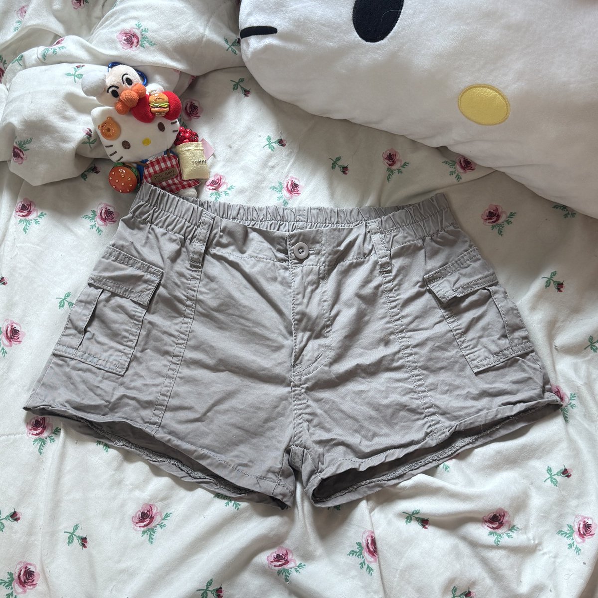 Fragile066's tweet photo. ￼กางเกงเอวต่ำขาสั้น￼
size m
90 bath

#ส่งต่อเสื้อผ้า #ส่งต่อเสื้อผ้ามือสอง #เสื้อผ้ามือสอง #ส่งต่อเสื้อผ้ามือ2 #vghbkk #bemingbkk #cintageshop #stylistshop #โล๊ะตู้  #ส่งต่อกระเป๋า #เสื้อผ้ามือ2 https://t.co/fjrKT07xU5