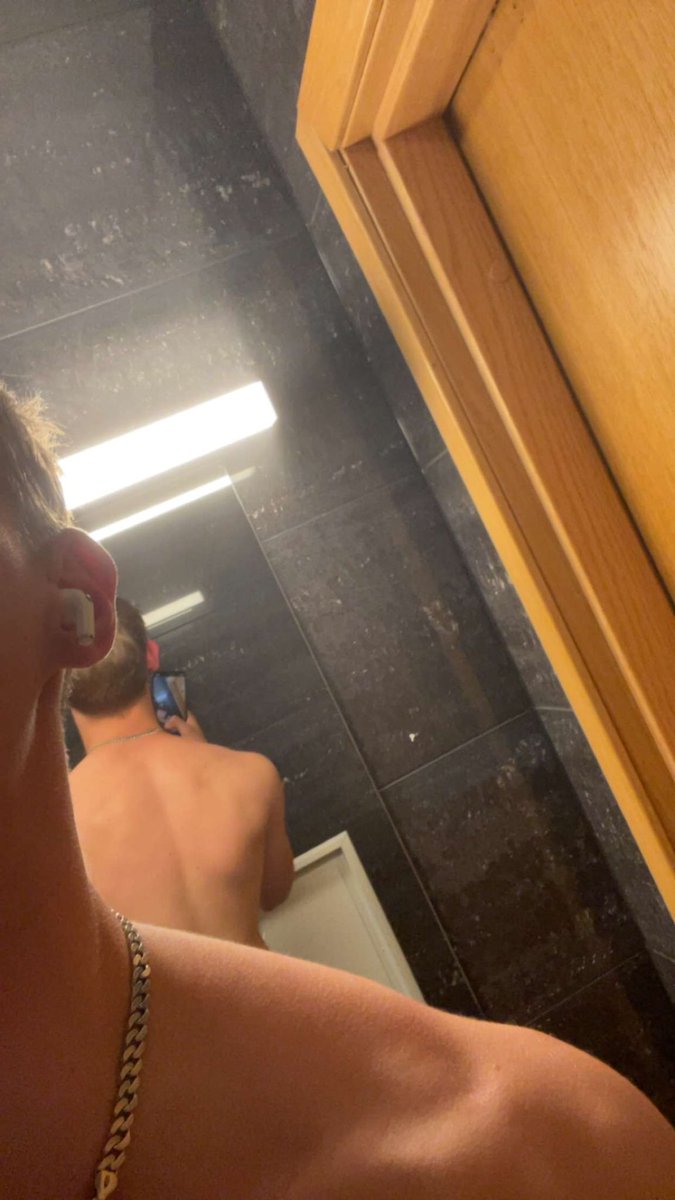 Poltergeist1008's tweet photo. yoo #sweden  #gym #muscles #fyp https://t.co/TVTcZX1117