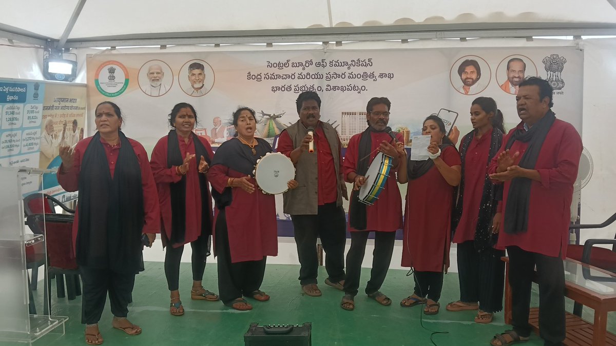 CBCANDHRA's tweet photo. సీబీసీ నిర్వహించిన చిత్ర ప్రదర్శనలో వివిధ రంగాల్లో దేశ ప్రగతిని ప్రతిబింబించే అంశాలను ప్రదర్శించారు. విశాఖను పెట్టుబడుల కేంద్రంగా, నెక్స్ట్ జనరేషన్ పరిశ్రమలు, ఐటీ హబ్గా అభివృద్ధి చేసే కార్యక్రమాలకు సంబంధించిన ప్రత్యేక విభాగం ఆకట్టుకుంది.
#CBC #ICOP #12YearsOfSeva https://t.co/UemyEgCR0J