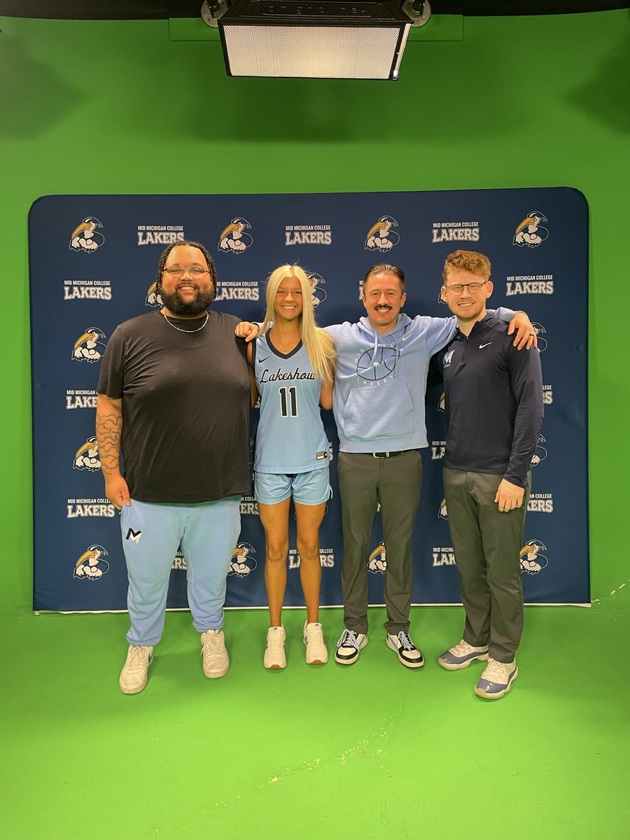 MidMichWbb's tweet photo. Welcoming Zoey Kauffman from Roscommon HS! 

A dynamic combo guard that impacts winning on both ends of the floor. Two way player with a high motor that brings a winning edge to our Laker family.

•BCAMS BEST D3
•D3 Final 4 Participant 
•1K scorer 

#juco 
#jucoproduct https://t.co/oK7pnq6IFv
