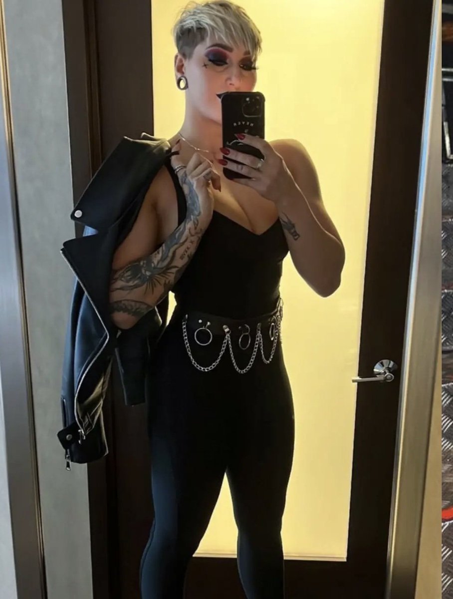 DarkJaxonXXX's tweet photo. Day 98 of Appreciating Mami 💜🖤⛓️

This one is an oldie but as with most of her pics, it's a goodie

We love you, Rhea 💜 https://t.co/4ajxfD8pwt